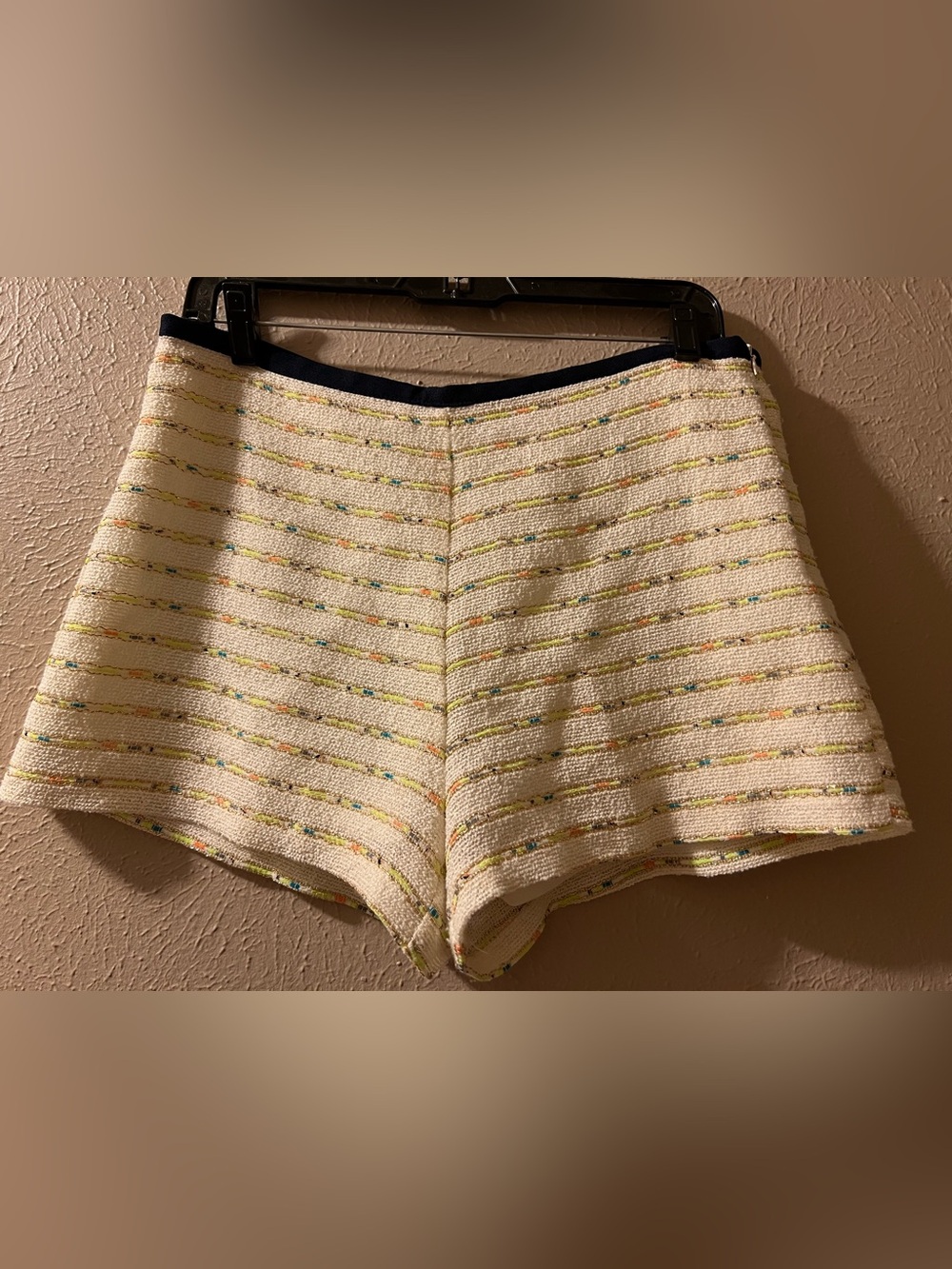 LOVPOSH Dressy White Lined Metallic Thread Detail Shorts Size LargeRibbon Waist